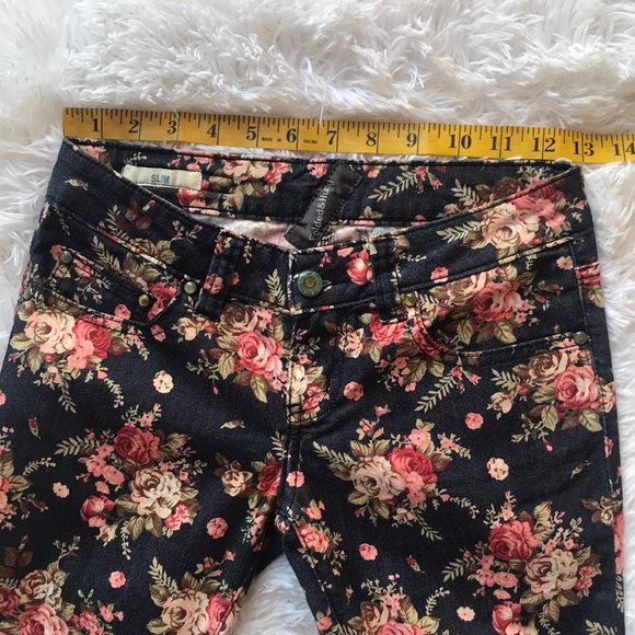 FOLDED & HUNG SLIM FLORAL PANT SIZE US 25-26 - Picture 7 of 8